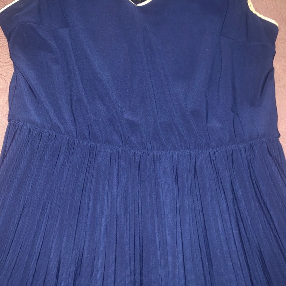 Pleated Lace Dress 💙 - Picture 4 of 11